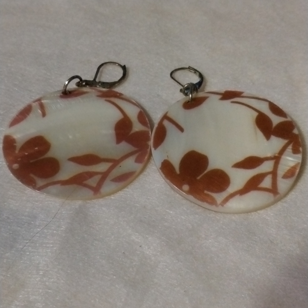 Shell and flowers pierced earrings NWT (sku 283)